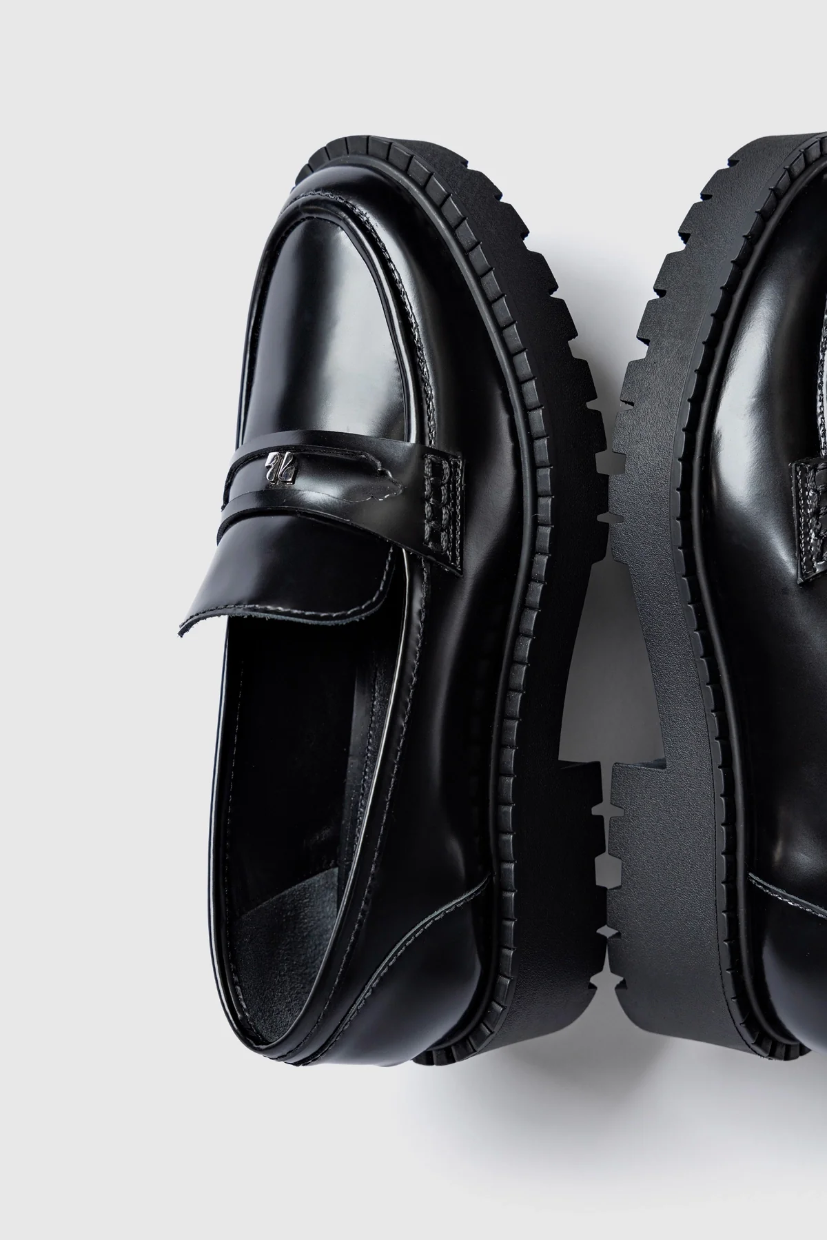 Suki Lugsole Loafer In Black Box Leather - Image 5